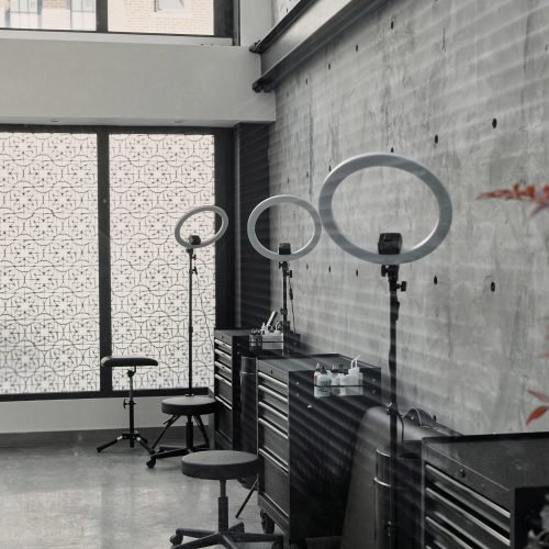 atelier-eva-williamsburg-tattoo-parlour-interior-brooklyn-new-york-furniture-joseph-cauvel_dezeen_2364_col_18-scaled